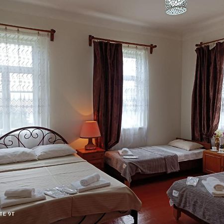 Megobroba Inn Dzentsmani Ngoại thất bức ảnh